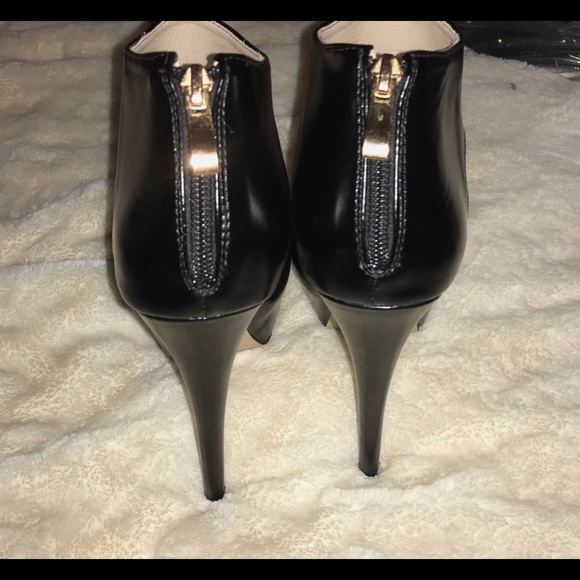 f5j nwot black platforms w/ zipper 6 1/2. - Picture 6 of 11